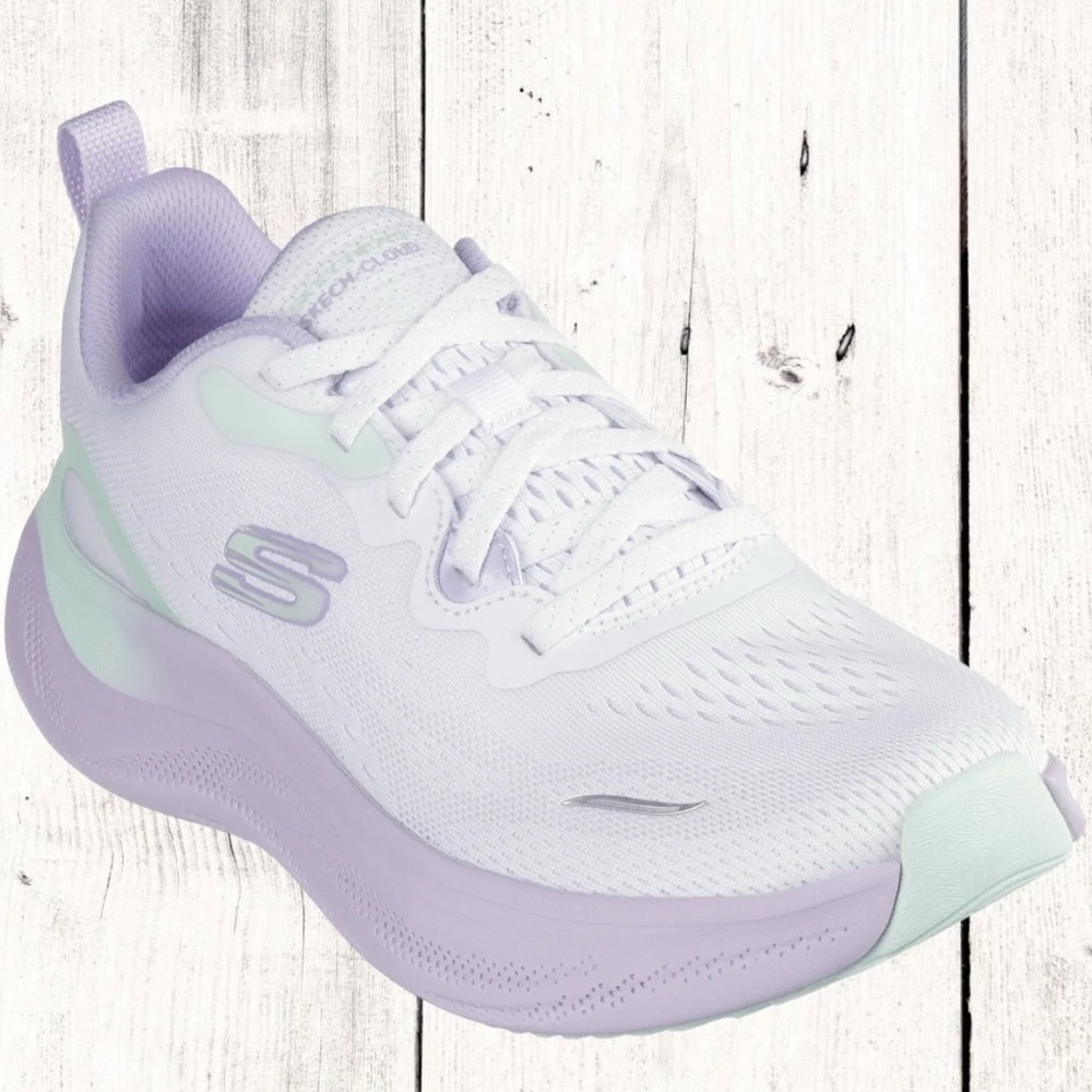 Skechers Cloud White/Lavender Memory Foam Shoes Size 7.5 Worn Once!